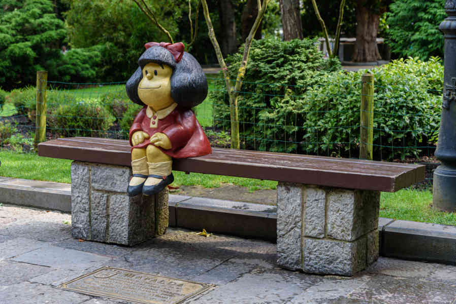 Oviedo 045 - escultura de Mafalda.jpg
